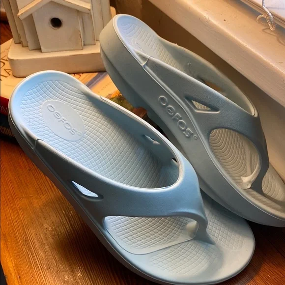 NEW Blue OOFOS Flip Flops. Great support, comfort and STYLE.  Size 7 US. 38 Eu. - Picture 4 of 8